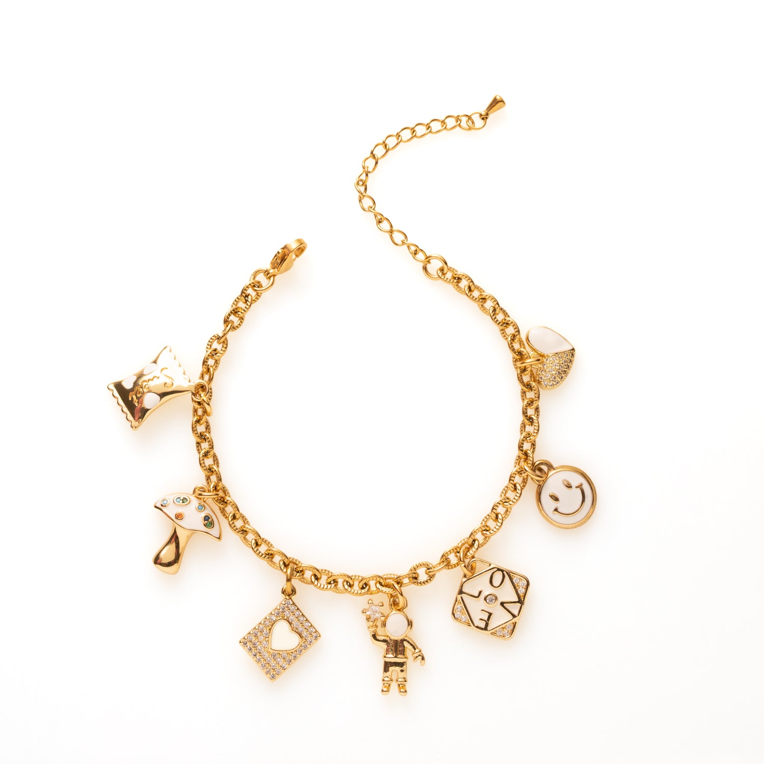 Ontdek Sweet Galaxy Tales, een betoverende bedelarmband die jouw dagelijkse look verandert in een vrolijk mini-avontuur. Deze gouden armband is verrijkt met speelse witte bedels: een schattig snoepzakje, een magische paddenstoel, een mini-boekje met hartje, een dromerig astronautje, een LOVE-charm, een stralende smiley en een klassiek hartje.
Elke bedel vertelt zijn eigen verhaal—van zoete herinneringen tot kosmische dromen—en samen vormen ze een armband die nét zo uniek is als jij.