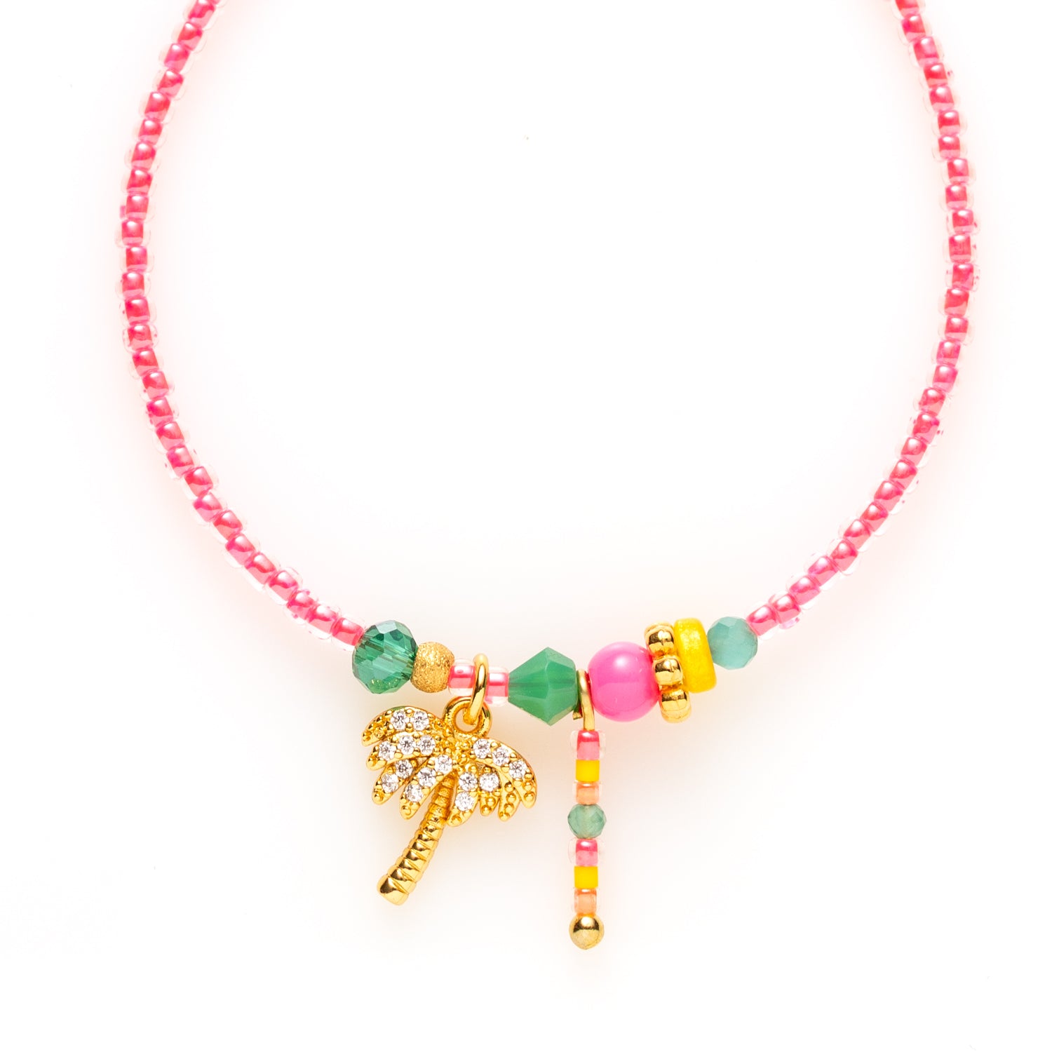 Dit handgemaakte armbandje is een perfecte mix van verfijning en speelse kleur! Gemaakt met felroze Toho-kralen, zorgt het voor een opvallende, levendige uitstraling. Het kleine zirkonia palmboompje-bedeltje voegt een vleugje tropische charme en sprankeling toe, waardoor het armbandje zowel elegant als gedurfd is.