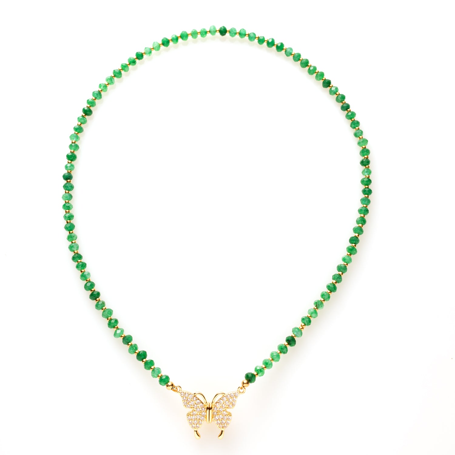 Voeg een vleugje magie toe aan je look met Butterfly Sparkle. Deze elegante kralenketting is verkrijgbaar in drie variaties:
🤍 met glanzende zoetwaterparels
🌿 met groene natuursteenkralen
🌸 met zachte roze natuursteenkralen
Alle drie zijn ze afgewerkt met een sprankelend detail: een vlinderslot vol schitterende zirkonia steentjes, subtiel geplaatst aan de voorkant. De verborgen magneetsluiting maakt het niet alleen praktisch, maar ook een echte eyecatcher.