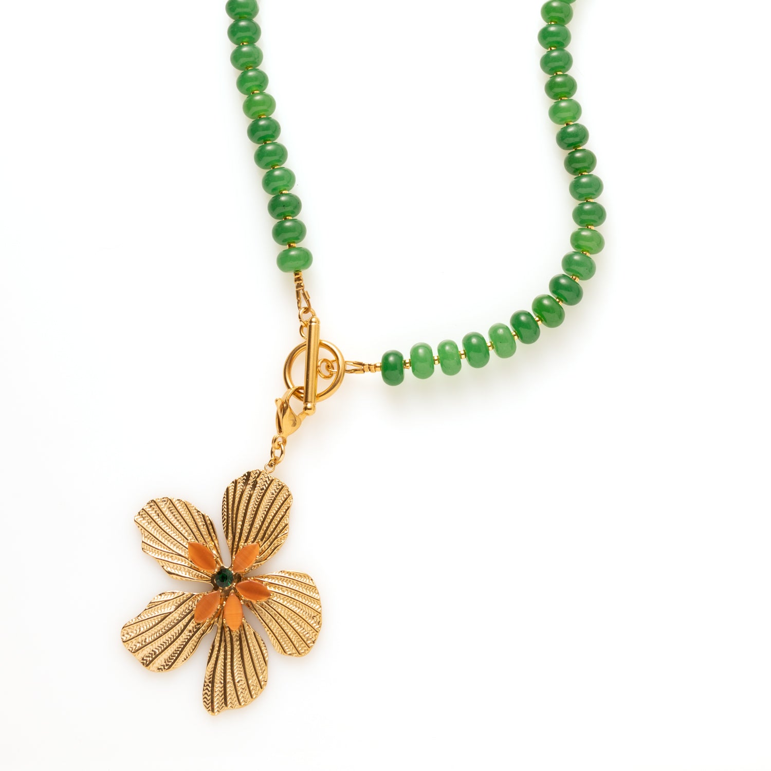 Groen als de weelderige jungle – puur natuur.
De Borneo Forest ketting is gemaakt van jade natuurstenen in een rijke, heldergroene tint. Deze kleur ademt rust, kracht en verbondenheid met de natuur. Een stijlvolle ketting die zowel opvalt als in balans is – net als het regenwoud van Borneo zelf.