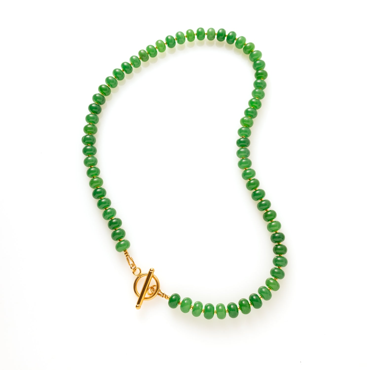 Groen als de weelderige jungle – puur natuur.
De Borneo Forest ketting is gemaakt van jade natuurstenen in een rijke, heldergroene tint. Deze kleur ademt rust, kracht en verbondenheid met de natuur. Een stijlvolle ketting die zowel opvalt als in balans is – net als het regenwoud van Borneo zelf.