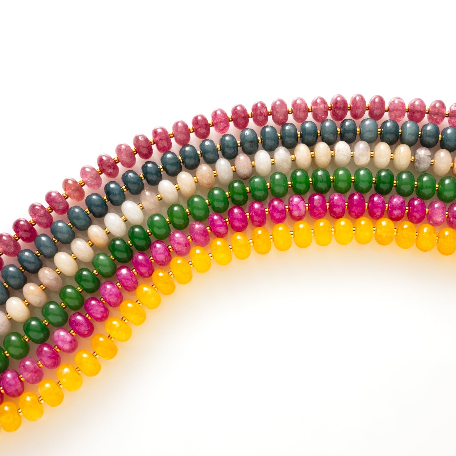 Laat je omarmen door de warme, neutrale tinten van deze kralenketting met jade natuurstenen in zand, beige, bruin en nude. De kleuren stralen rust, elegantie en natuurlijke schoonheid uit – perfect voor elke gelegenheid en elk seizoen.
Kies zelf een bedel uit onze collectie en maak deze ketting helemaal van jou.