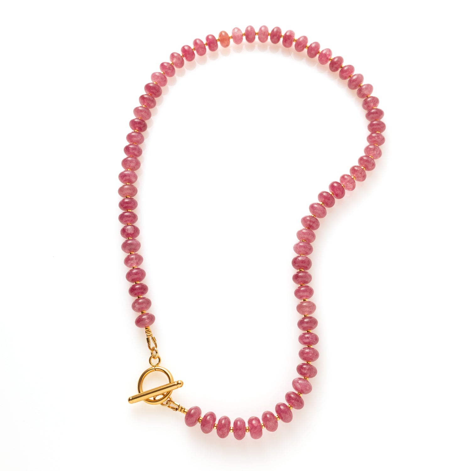 Warm roze met een tropisch randje – een echte zomerliefde.
De Bali Blush ketting is gemaakt van jade natuurstenen in een warme, roze tint. Deze kleur doet denken aan zwoele zomeravonden, tropische bloemen en een ontspannen eilandgevoel. Elegant én speels tegelijk – perfect voor elke dag met een vleugje romantiek.