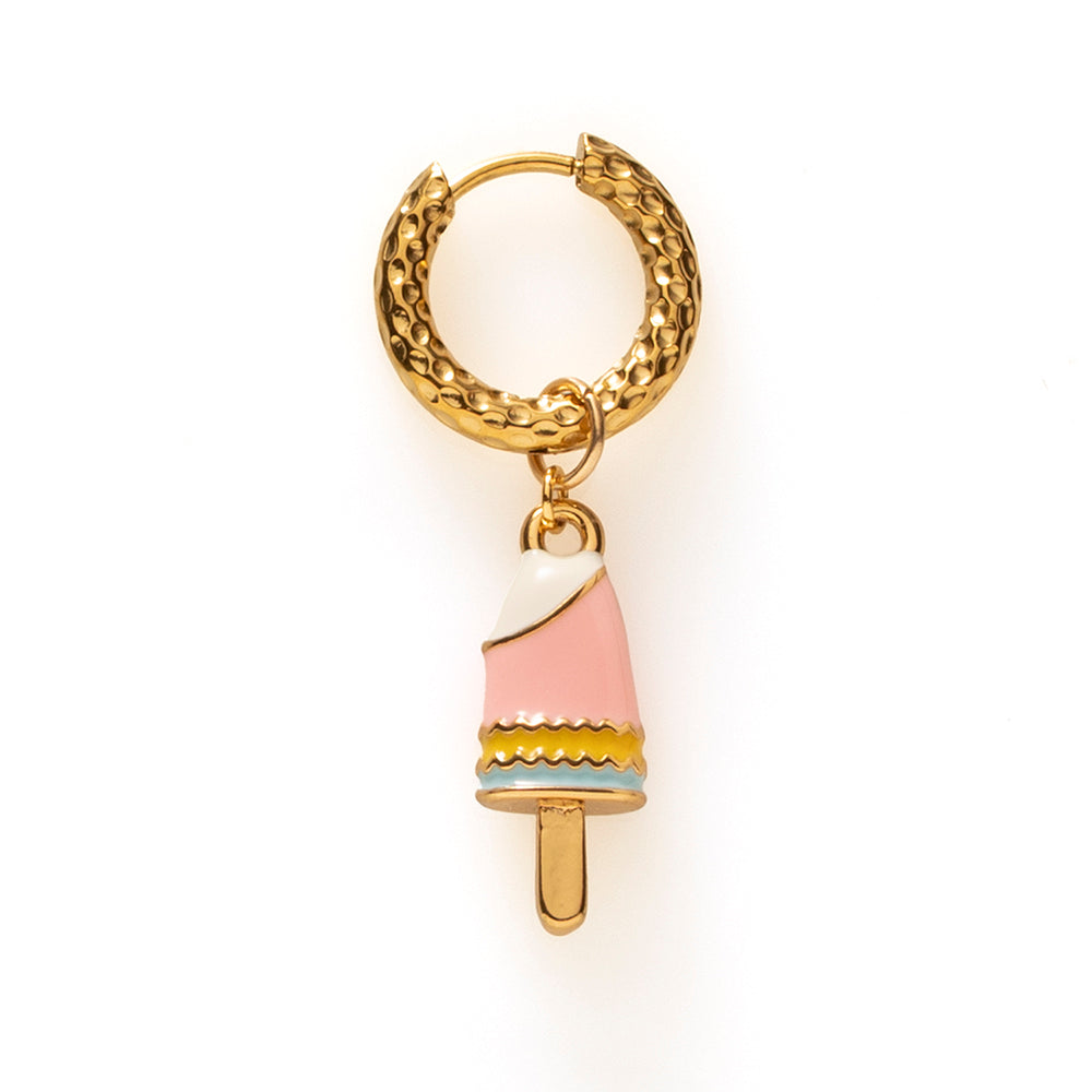 De zomer begin pas echt met deze one-piece oorbel met waterijsje. Een vrolijk en eigenzinnig ontwerp voor vrouwen die houden van opvallende sieraden met een flinke dosis kleur. Het kleurige ijsje geeft jouw look direct een zomerse, funky uitstraling en zorgt voor een unieke eyecatcher.
Draag Popsicle Paradise solo voor een eigenzinnige statement look of mix & match met de andere one-piece oorbellen voor jouw ultieme earparty. Combineer verschillende kleuren, vormen en bedels en creëer iedere keer weer
