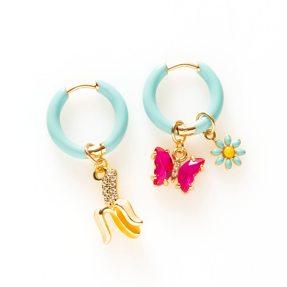 Voeg een sprankje kleur en vreugde toe aan je dag met deze kleurrijke oorbellen met eigenzinnige bedels. Deze charmante oorbellen geven elke outfit een speelse en stijlvolle touch én bezorgen je meteen een instant geluksgevoel.
Extra leuk: de bedels zijn eenvoudig afneembaar en onderling te wisselen. Mix & Match ze met andere oorbellen en creëer eindeloos veel unieke combinaties voor dubbel draagplezier.
