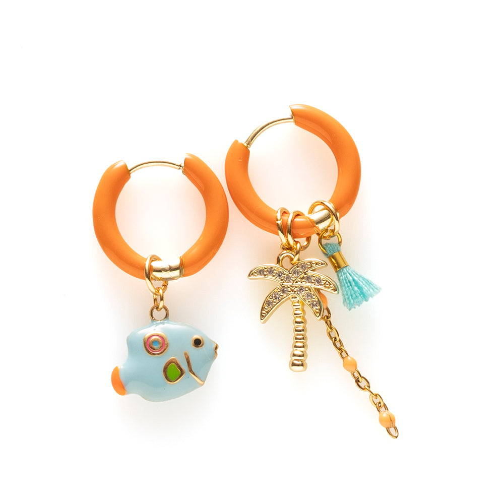 Voeg een sprankje kleur en vrolijkheid toe aan je dag met deze kleurrijke oorbellen met eigenzinnige bedels. De charmante oorbellen geven elke outfit een speelse en stijlvolle touch én bezorgen je meteen een instant geluksgevoel.
Extra leuk: de bedels zijn eenvoudig afneembaar en onderling te wisselen. Mix & Match ze met andere oorbellen en creëer eindeloos veel unieke combinaties voor dubbel draagplezier.