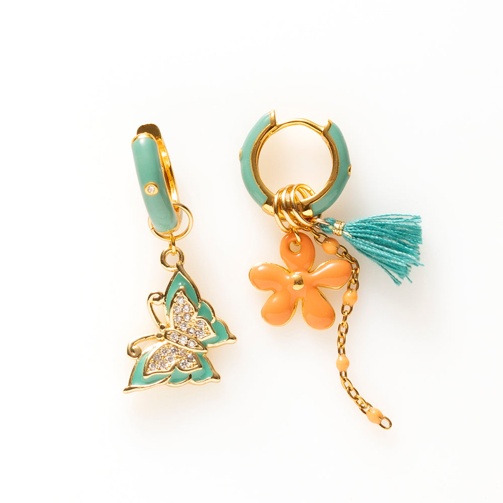 Vlinder & Bloem bedeloorbellen: turquoise oorringen met een vlinder en een bloem