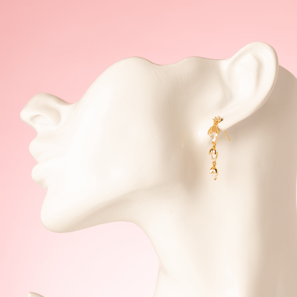 verfijnde oorbellen met transparante zirkonia steentjes bungelen elegant en stralen een subtiele schittering uit. Het tijdloze ontwerp en de elegante uitstraling maken ze perfect voor zowel dagelijks gebruik als speciale gelegenheden