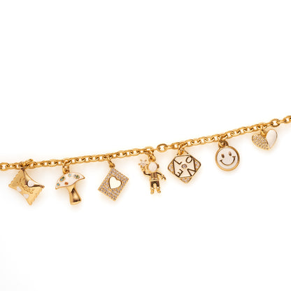 Ontdek Sweet Galaxy Tales, een betoverende bedelarmband die jouw dagelijkse look verandert in een vrolijk mini-avontuur. Deze gouden armband is verrijkt met speelse witte bedels: een schattig snoepzakje, een magische paddenstoel, een mini-boekje met hartje, een dromerig astronautje, een LOVE-charm, een stralende smiley en een klassiek hartje.
Elke bedel vertelt zijn eigen verhaal—van zoete herinneringen tot kosmische dromen—en samen vormen ze een armband die nét zo uniek is als jij.

