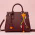 Geef je tas een eigenzinnige upgrade met deze opvallende bag charm, dé trend van dit moment waar je niet omheen kunt. Met een groot gekleurd hart, een smiley, Balloon Dog en een schattig astronautje straalt deze charm pure fun en persoonlijkheid uit.

Je klikt ‘m in een handomdraai aan je tas, rugzak of sleutelbos. Perfect om jouw look nét dat beetje extra te geven. De kleurrijke combinatie en eigenzinnige details zorgen voor een instant happiness-gevoel, elke keer als je ‘m ziet bungelen.