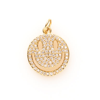 De Sparkling Smiley Face bedel geeft je ketting direct een vrolijke, sprankelende touch. Perfect voor de Rio Glow ketting of een ketting met een klein boeislot. Kies je favoriete bedels, hang ze eenvoudig aan je ketting en wissel zo vaak je wilt voor een unieke look.