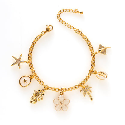 Geïnspireerd door de rust en schoonheid van de oceaan. Ocean Muse brengt verfijnde charme samen met speelse details, waardoor deze bedelarmband zowel stijlvol als verrassend is. Een subtiele eyecatcher die je outfit direct een frisse, zomerse uitstraling geeft.