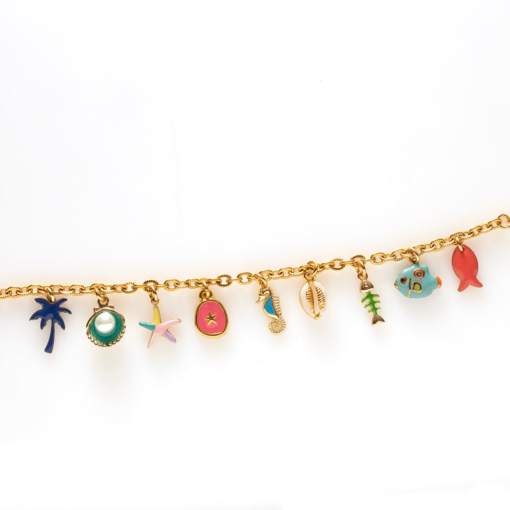 Sommige zomers wil je het liefst nooit laten eindigen. Endless Summer is ontworpen voor iedereen die houdt van zon, zee en een vleugje luxe. De speelse bedels geven de armband een unieke uitstraling, terwijl de elegante afwerking ervoor zorgt dat hij net zo mooi staat tijdens een zomerse lunch als tijdens een avond uit.