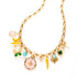 Laat je meevoeren naar een speelse, betoverende tuin vol charme en karakter. Deze funky bedelketting combineert natuursteen, bloemen, een vlinder, libelle en een peperbedel tot een uniek geheel. De groene crystalglas details zorgen voor een frisse sparkle, terwijl de hexagon bedel een moderne twist toevoegt. Een echte blikvanger voor wie durft te bloeien in haar eigen stijl.