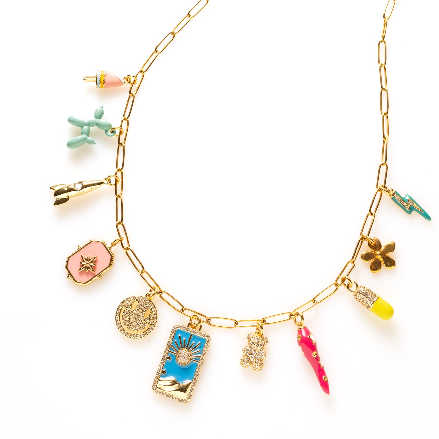 Cosmic Chaos: een funky bedelketting vol symboliek en kleur met o.a. een tarotkaart, raket, chill pill en smiley. Magisch, speels en uniek