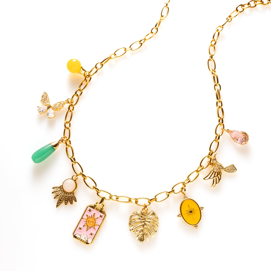 Tarot Dreamscape bedelketting met roze tarotkaart, natuurstenen, palmblad, vogels en vlinder. Mystiek, dromerig en vol natuur. Een betoverende must-have.