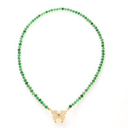 Voeg een vleugje magie toe aan je look met Butterfly Sparkle. Deze elegante kralenketting is verkrijgbaar in drie variaties:

🤍 met glanzende zoetwaterparels
🌿 met groene natuursteenkralen
🌸 met zachte roze natuursteenkralen

Alle drie zijn ze afgewerkt met een sprankelend detail: een vlinderslot vol schitterende zirkonia steentjes, subtiel geplaatst aan de voorkant. De verborgen magneetsluiting maakt het niet alleen praktisch, maar ook een echte eyecatcher.