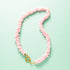 Zomers, speels en een echte pop of pink — Flamingo Breeze is de ultieme statement ketting voor zonnige dagen. Deze veelzijdige eyecatcher is gemaakt van natuurlijke schelp chipstones in een frisse roze tint die doet denken aan tropische cocktails en roze flamingo’s op het strand.

Dankzij het stijlvolle boeislot kun je de ketting op meerdere manieren dragen:
✨ Met het slotje aan de achterkant voor een klassieke look
✨ Met het slotje aan de voorkant voor een trendy twist
✨ Of voeg je eigen favoriete bedel to