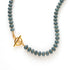 Koel en sereen als een mistige ochtend in IJsland.
De Iceland Mist ketting is gemaakt van jade kralen in een elegante donkerblauw/grijs&nbsp;tint. Deze kleur straalt rust, balans en verfijning uit – perfect voor wie houdt van subtiele luxe met een moderne twist.