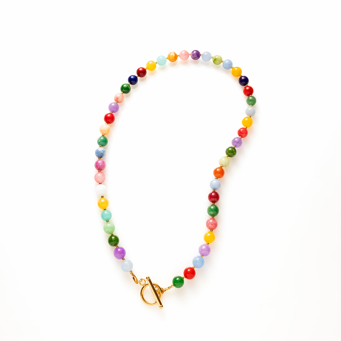 Laat je meevoeren naar de bruisende straten van Rio met de Rio Radiance ketting – een explosie van kleur, energie en zomerse vibes. Deze vrolijke kralenketting is handgemaakt met natuurstenen in allerlei tinten die samen een speels en krachtig geheel vormen. Elke kraal is uniek, net als jij. Draag haar solo als statement of kies je eigen bedel en creëer zo je eigen unieke look.