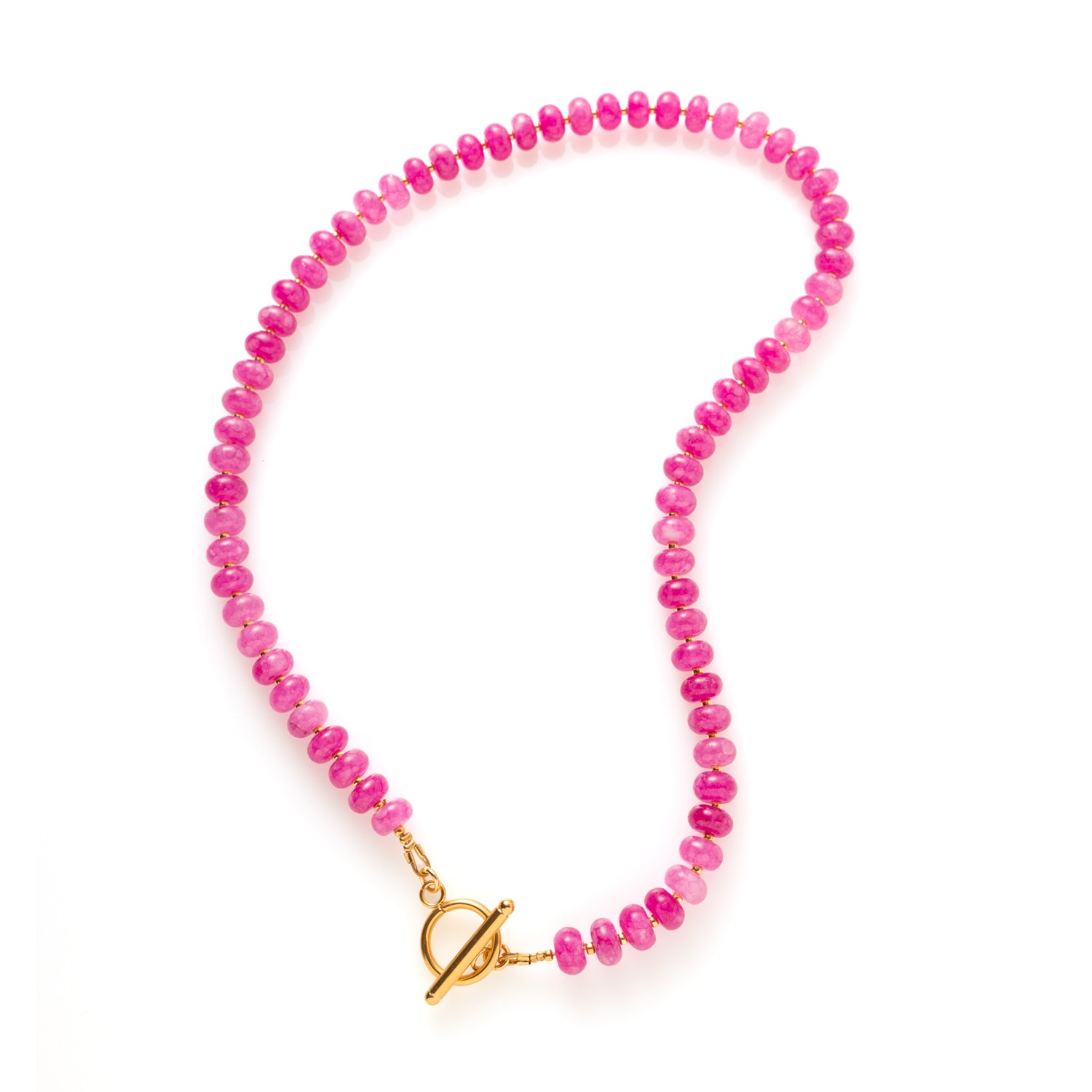 Deze natuursteen ketting is ontworpen als een veelzijdig statement piece met een verfijnde uitstraling. De ketting is afgewerkt met een kapittelslot aan de voorkant, wat niet alleen functioneel is maar ook een stijlvol designelement vormt.

Dankzij het slotje kun je de ketting op twee manieren dragen:

Met het slotje naar voren – draag het als subtiele eyecatcher of hang er een bedel aan voor een persoonlijke en speelse touch.

Met het slotje naar achteren – creëer een minimalistische, elegante look waarbij