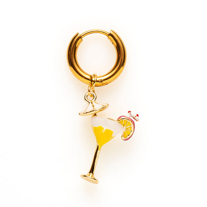 Breng een zonnige, tropische vibe naar je look met de cocktail crush. Deze vrolijke one-piece oorbel in de vorm van een cocktailglas is kleurrijk, speels en eigenzinnig. Perfect om je outfit een funky twist te geven of te mixen met andere oorbellen voor een unieke, persoonlijke stijl. Ideaal voor wie durft op te vallen en van vrolijke details houdt.