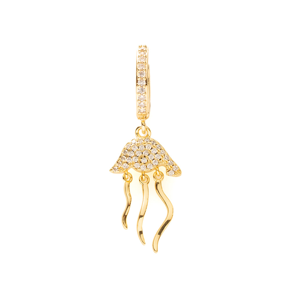 Breng de zomer tot leven met de Jellyfish Joy. Een elegante oorbel geïnspireerd op de magische beweging van de Jellyfish in helder zeewater.

Deze zirkonia one-piece oorbel is voorzien van een jellyfish-bedel met subtiele zirkonia steentjes die het licht prachtig vangen bij elke beweging. De sierlijke, bewegende tentakels zorgen voor een levendig en dynamisch effect, waardoor de oorbellen echt tot leven komen wanneer je ze draagt.