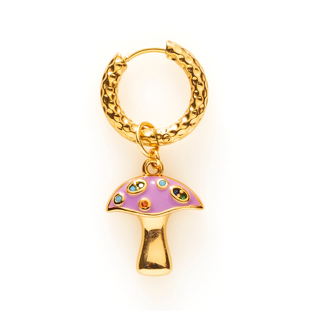 One-piece oorbel in de vorm van een vrolijke paddenstoel, verkrijgbaar in vijf kleuren. Speels, eigenzinnig en perfect om een kleurrijke touch aan je look te geven. Draag ‘m solo of combineer met andere oorbellen voor een unieke earparty.