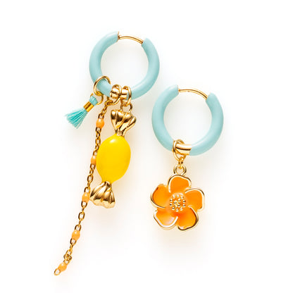 Voeg een sprankje kleur en een vleugje vreugde toe aan je dag met deze kleine gekleurde oorbellen voorzien van eigenzinnige bedels. Deze charmante oorbellen zijn perfect om je outfit op te vrolijken en je een instant geluksgevoel te geven. Bovendien kun je de bedels er zelf afhalen en onderling wisselen. Mix &amp;amp; Match met de andere oorbellen voor dubbel plezier!