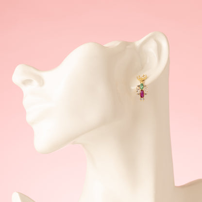 Speels en elegant: Floral Spark combineert verfijnde zirkonia steentjes met een kleine bloem van fuchsia en groene zirkonia. Perfect voor dagelijks gebruik of als subtiel accent bij een chique look.