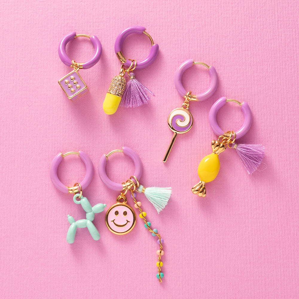 Funky bedeloorbellen met paarse emaille oorringen uit de Candyland collectie van E-Star sieraden