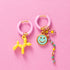 Funky bedeloorbellen: roze emaille oorringen met balloon dog, smiley en bloemetje. Wisselbare bedels, met de hand gemaakt in kleine oplage. Shop bij E-Star.