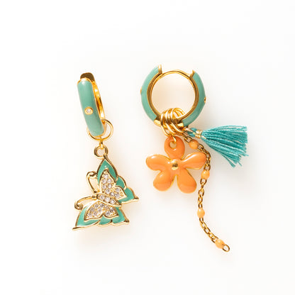 Vlinder &amp; Bloem bedeloorbellen: turquoise oorringen met een vlinder en een bloem