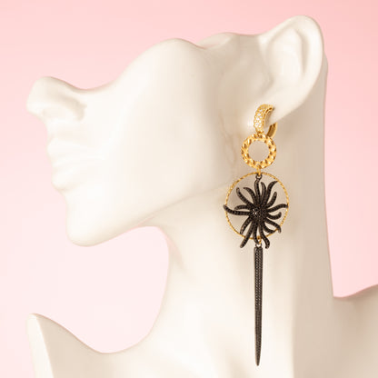 Maak een gedurfde indruk met deze asymmetrische statement oorbellen, versierd met een krachtige zwarte zirkonia panter en een sprankelende zwarte zirkonia bloem bedel. Deze unieke oorbellen combineren stoerheid met elegantie, perfect voor de krachtige vrouw die graag opvalt. De gedurfde zwarte zirkonia voegt een luxe uitstraling toe, terwijl het asymmetrische ontwerp een speelse twist geeft aan elke look.