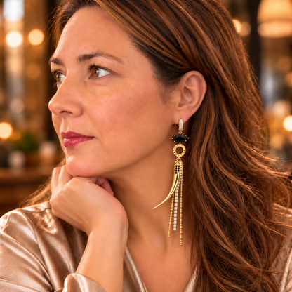 Asymmetrische statement oorbellen Midnight Temptation, zwart en goudkleurig met slang en hoorn